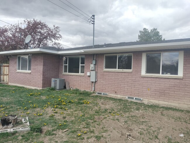 Building Photo - D323AB