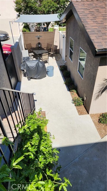 Building Photo - 984 El Camino Dr