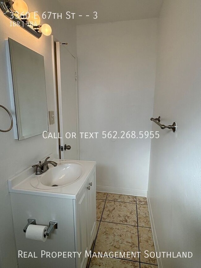 Building Photo - 1 Bedroom Available now! Accepting section...