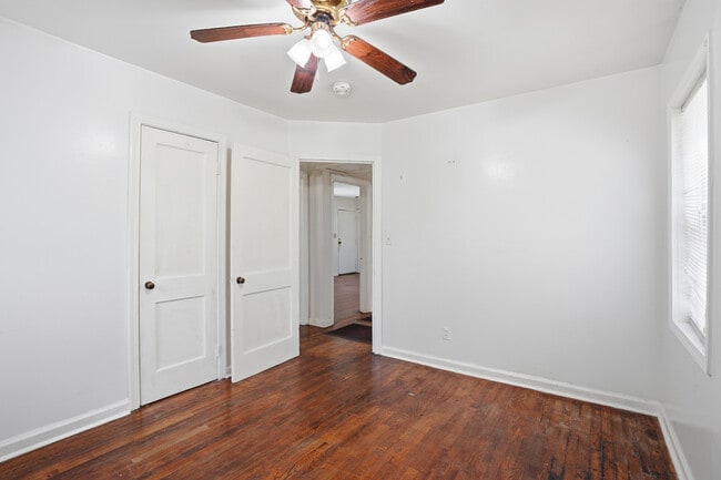 Building Photo - 517 11th Ct W