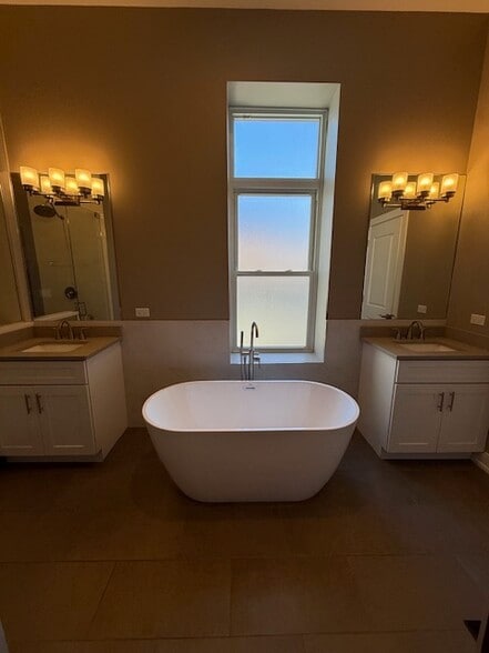 Building Photo - 2309 W Monroe St