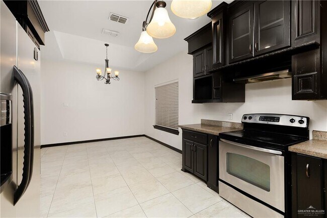Building Photo - 13 N 44th Ln
