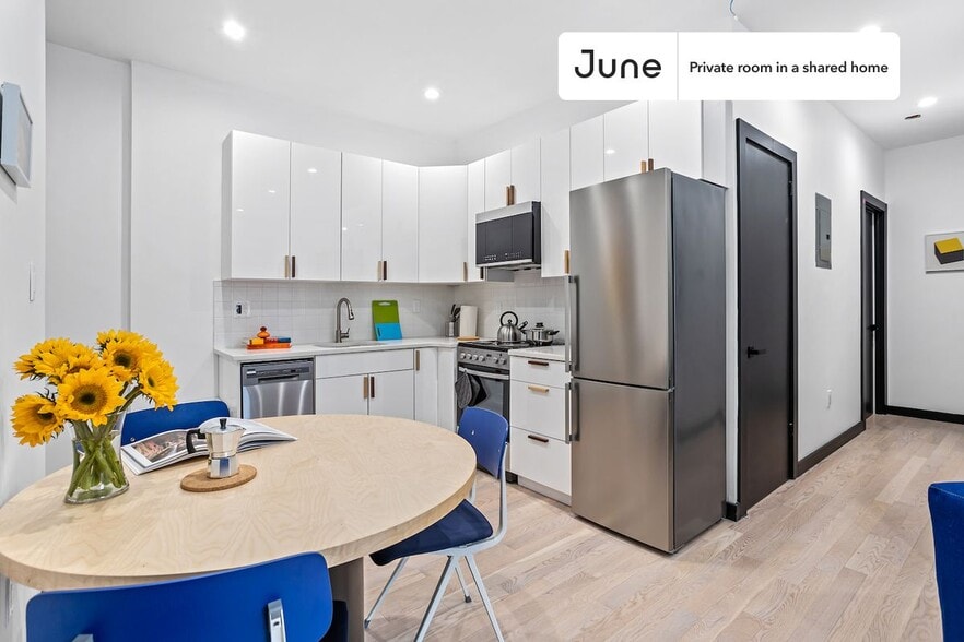 Building Photo - Room in Shared 4.0 bed/3 bath home