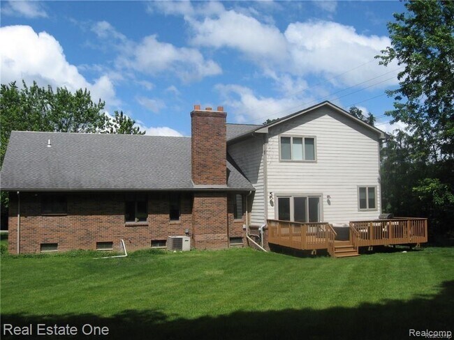 Building Photo - 3905 Newland Dr E