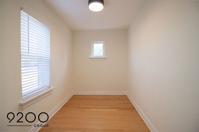 Building Photo - 1 Bed / 1 Bath- NEWLY RENOVATED APARTMENT ...