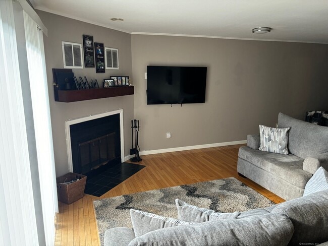 Building Photo - 291 Hope St