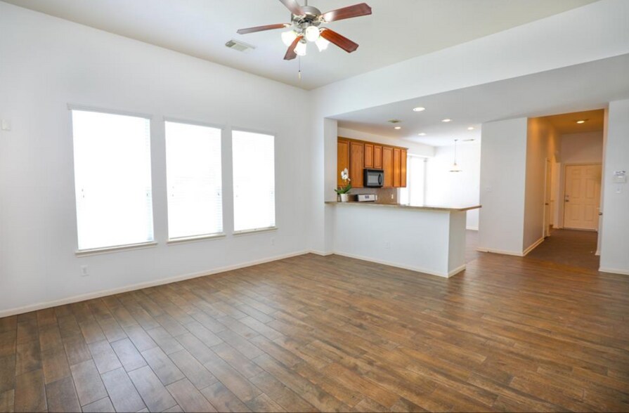 Building Photo - 12827 Pecan Shores Dr