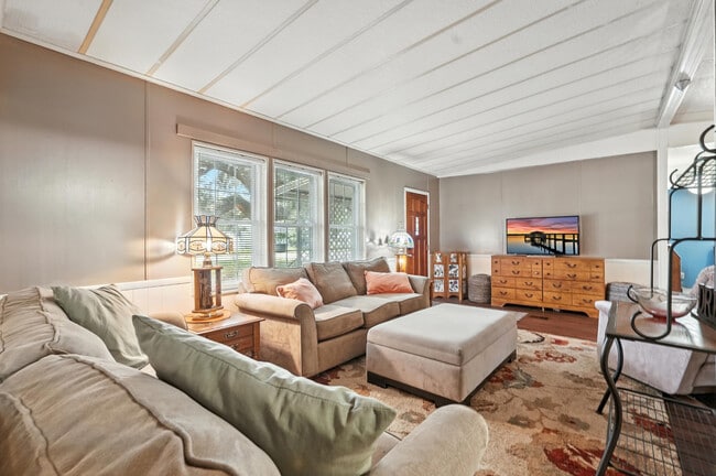 Building Photo - 163 Buchanan Cir