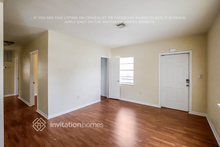 Building Photo - 1815 NE 178th St