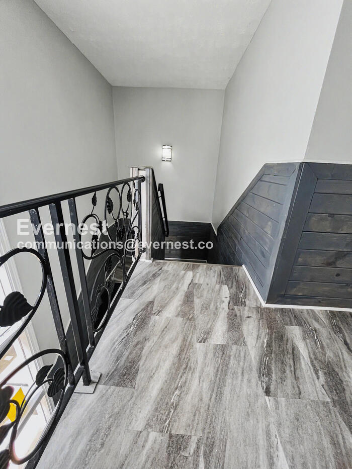 Building Photo - 613 Hillsboro Rd