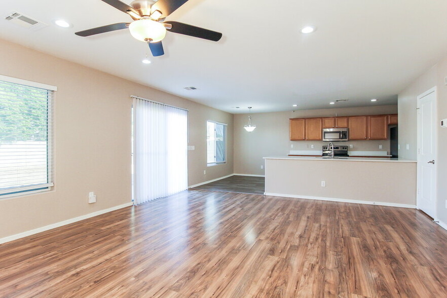 Building Photo - 5804 S 10th Dr