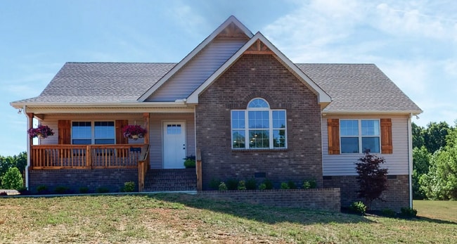 Primary Photo - "Charming 3-Bed, 2-Bath Home on Claypool R...