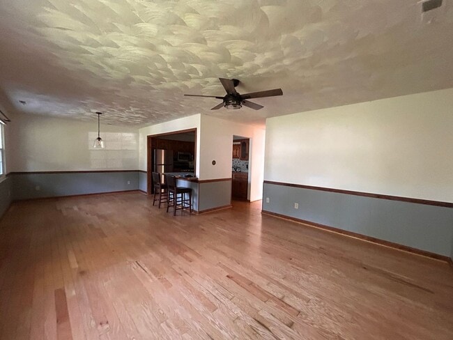 Building Photo - Charming 3-Bedroom Ranch on Oversized Corn...