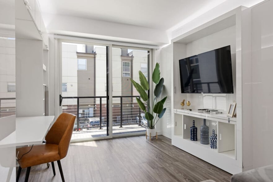 Building Photo - 12607 Larchmere Blvd