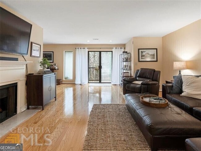 Building Photo - 4313 Pine Heights Dr NE
