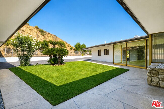 Building Photo - 1682 Larco Way