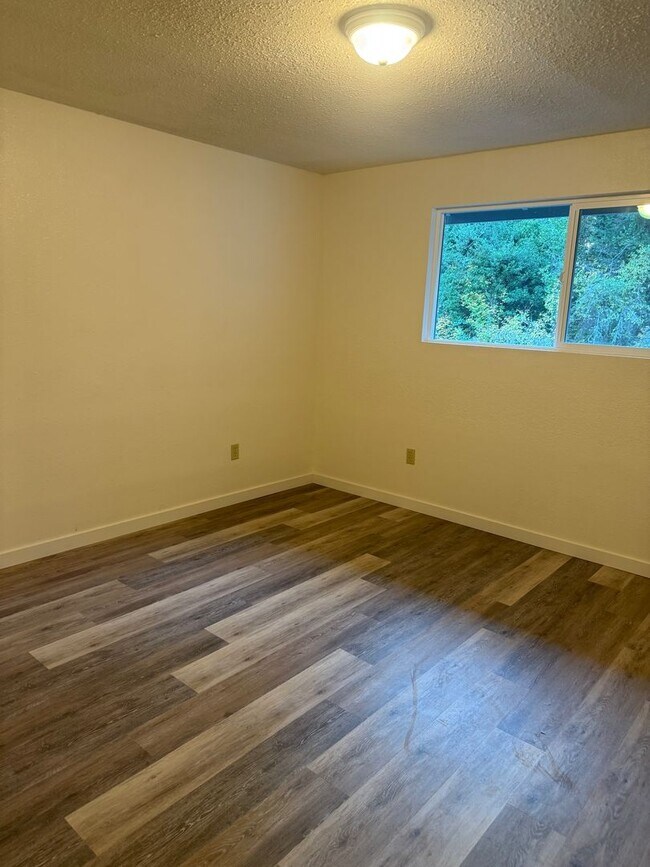 Building Photo - 15144 Sitkum Ln