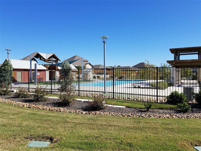 Building Photo - 300 Northern Flicker St