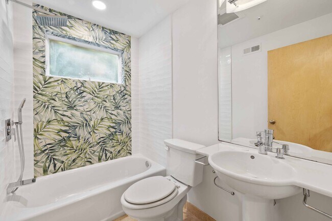 Building Photo - 121 Marine Pl