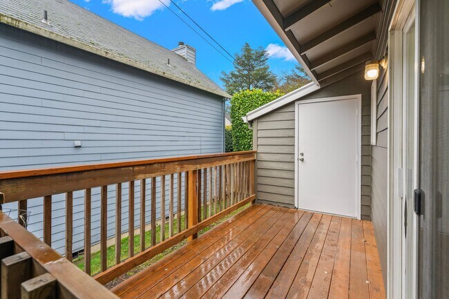 Building Photo - 1912-1914 SE Tacoma St.