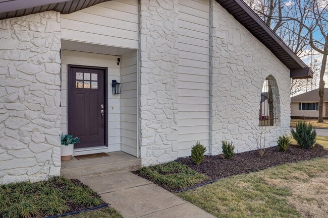 Building Photo - 4094 S Eaton Ave