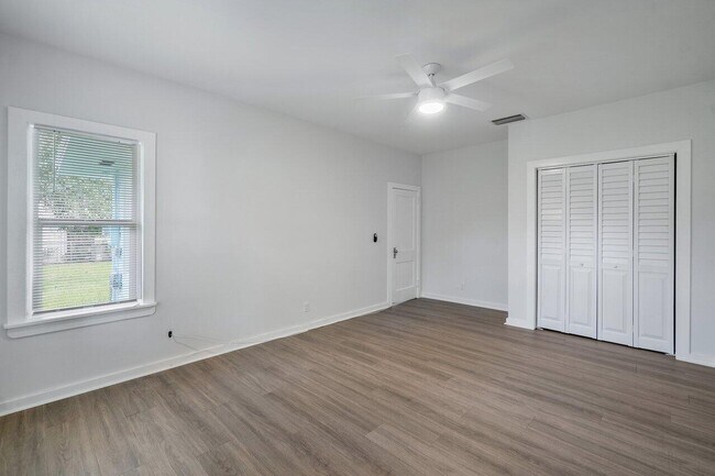 Building Photo - 424 53rd St