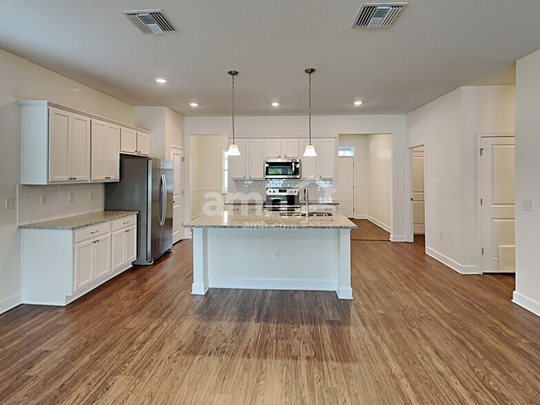 Building Photo - 307 Pine Terrace Dr