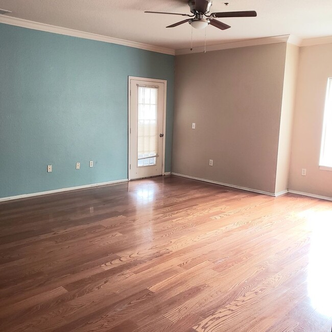 Building Photo - Luxury and Spacious, 1st floor condo with ...