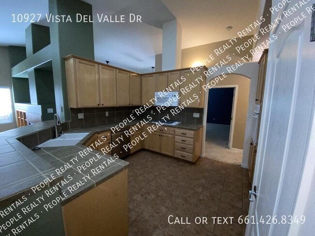 Building Photo - 10927 Vista Del Valle Dr