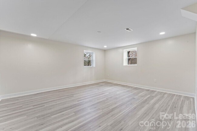 Building Photo - 612 Westway Dr