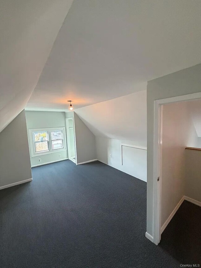 Building Photo - 111 Piccadilly Downs