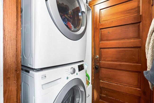 Building Photo - 31 E Foster St