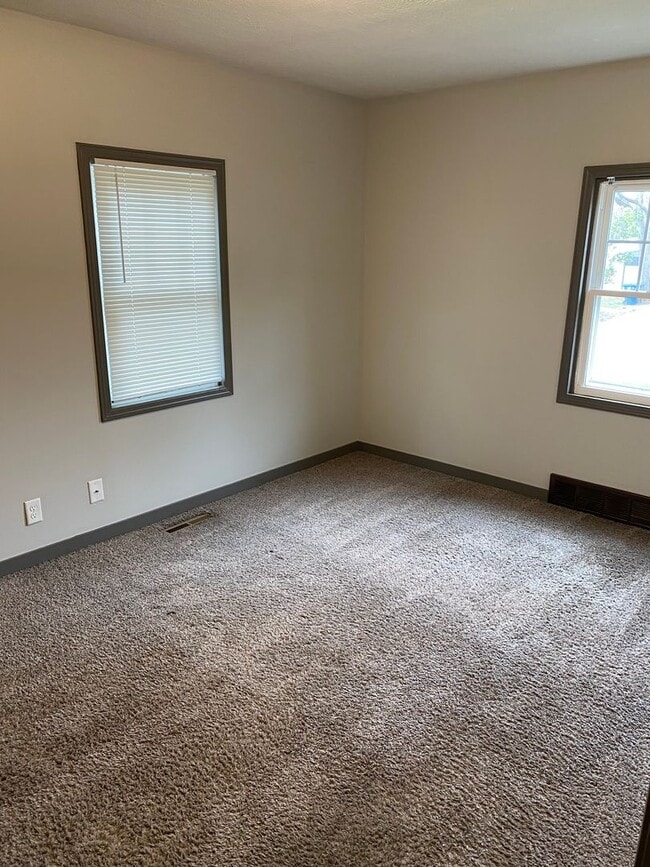 Building Photo - Fully Updated 3 Bedroom 1 Bath House for Rent