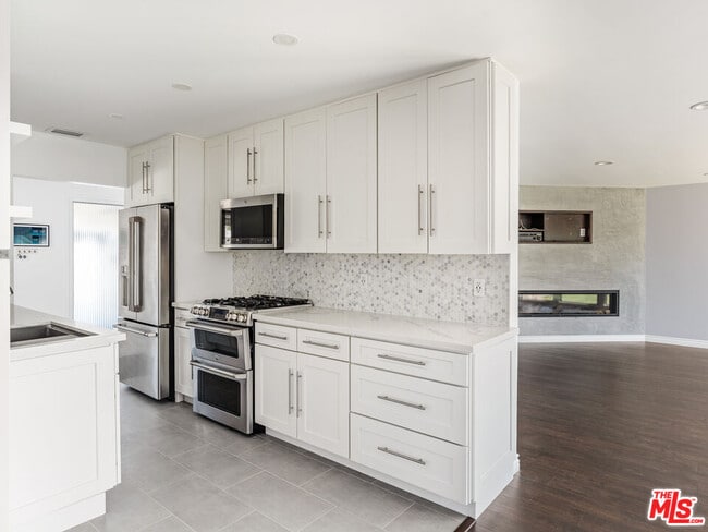 Building Photo - 7630 W 91st St