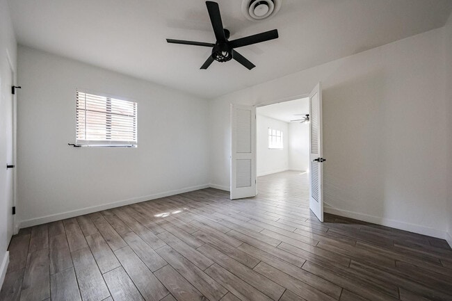 Building Photo - 2816 N 33rd Pl