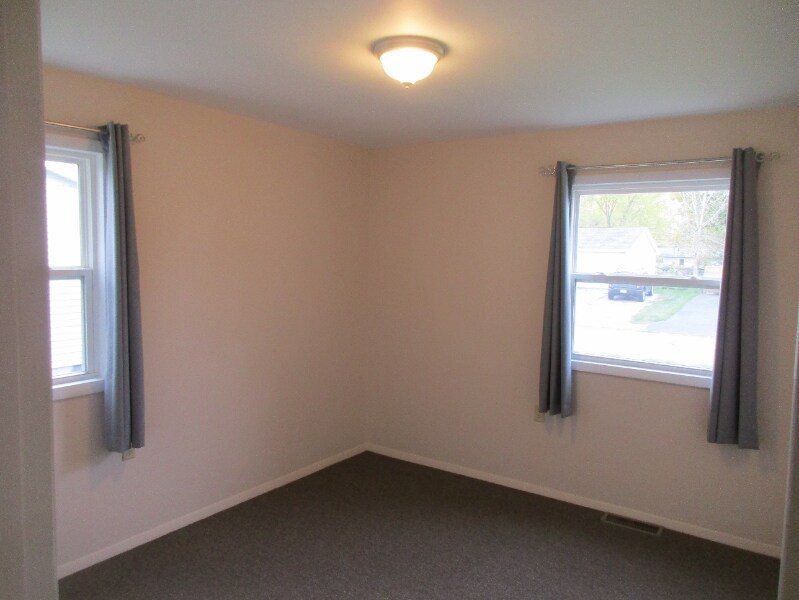 Building Photo - 733 Acadia Rd