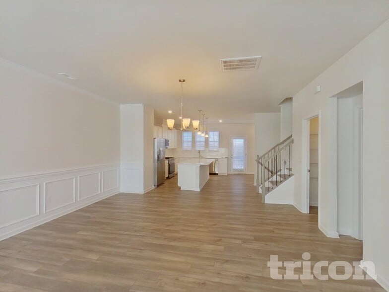 Building Photo - 1207 Mary Jane Ave