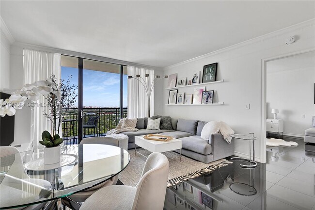 Building Photo - 3350 SW 27th Ave