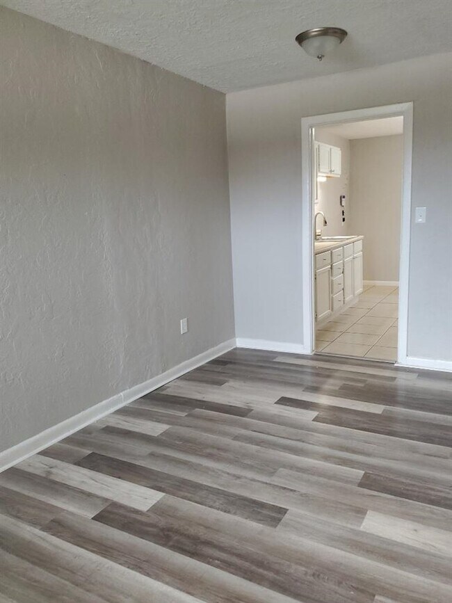 Building Photo - 2305 NW Denver Ave