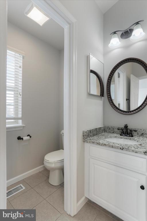 Building Photo - 9 Delano Dr