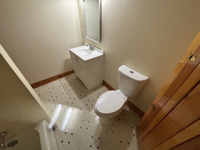 Building Photo - Sun-Drenched & Spacious 1BR Apartment in South Berwick