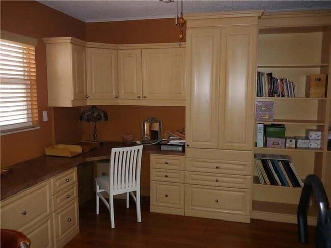 Building Photo - 401 Briny Ave