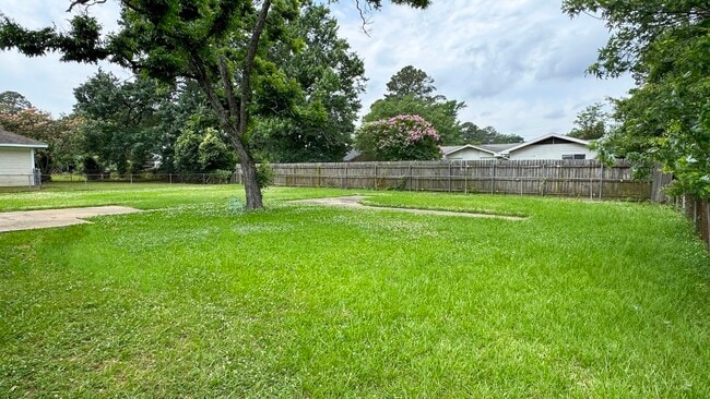 Building Photo - 207 Gulpha Dr