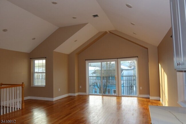 Building Photo - 298 Ridgewood Ave