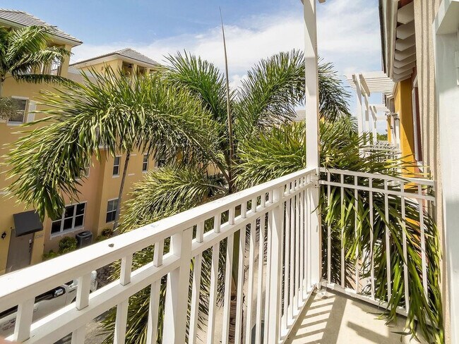 Building Photo - 2343 Vintage Dr