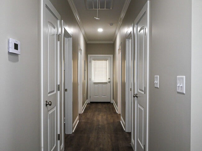 Building Photo - 1364 Summer Cir SW