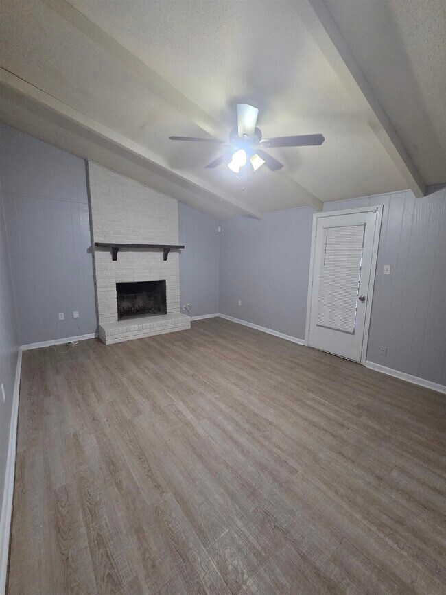 Building Photo - 3347 Clearbrook St