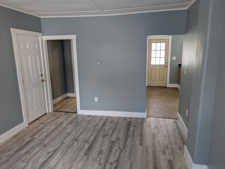 Living room - 353 N State St