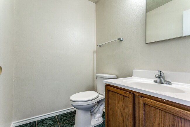 Building Photo - 3-BEDROOM HOME IN CANDLEWOOD PARK