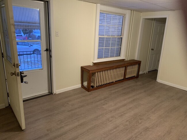 Building Photo - 145-147-147 Elm St